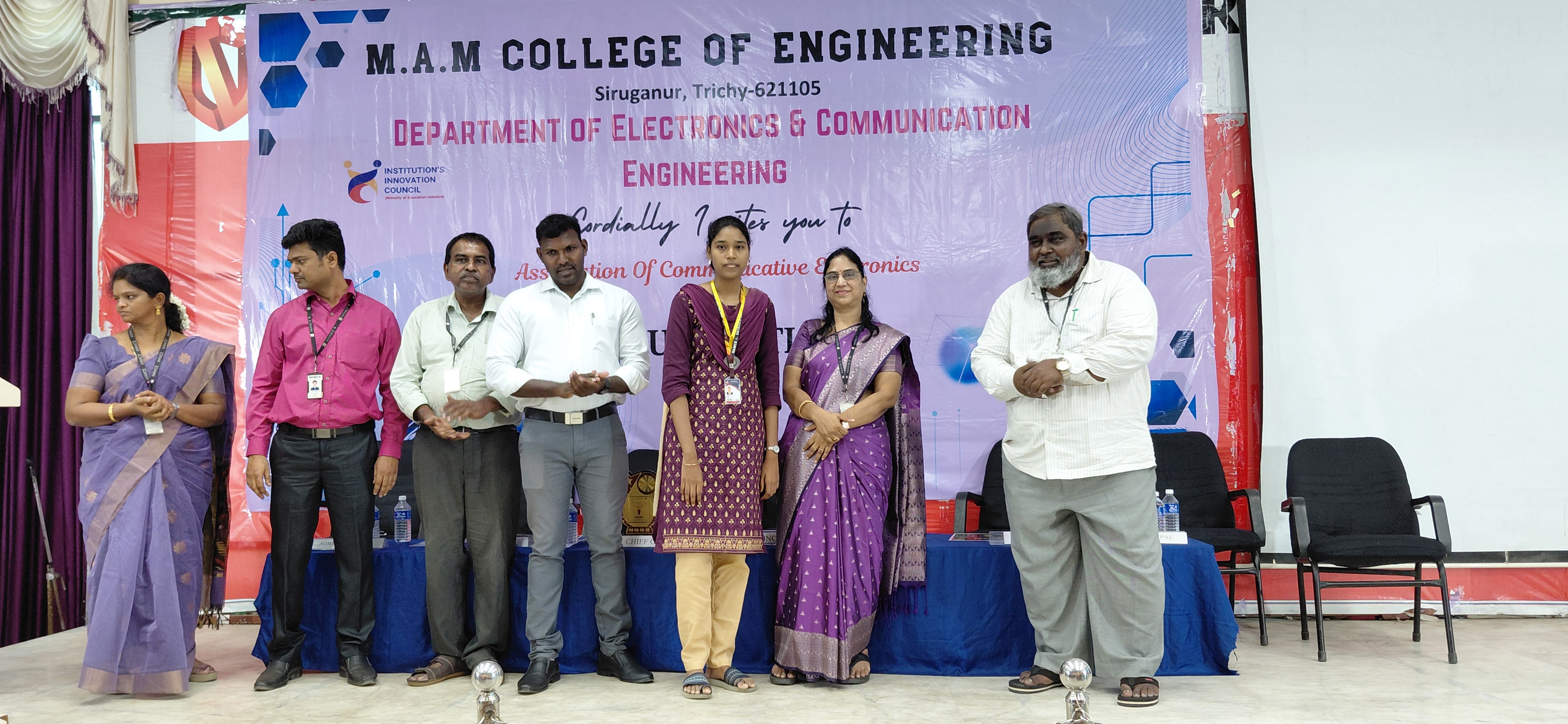 Honouring the Chief Guest